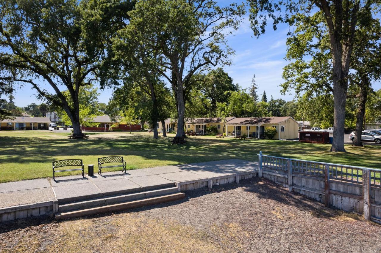 Skylark Shores Resort Lakeport Exterior photo