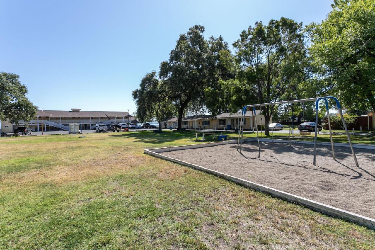 Skylark Shores Resort Lakeport Exterior photo